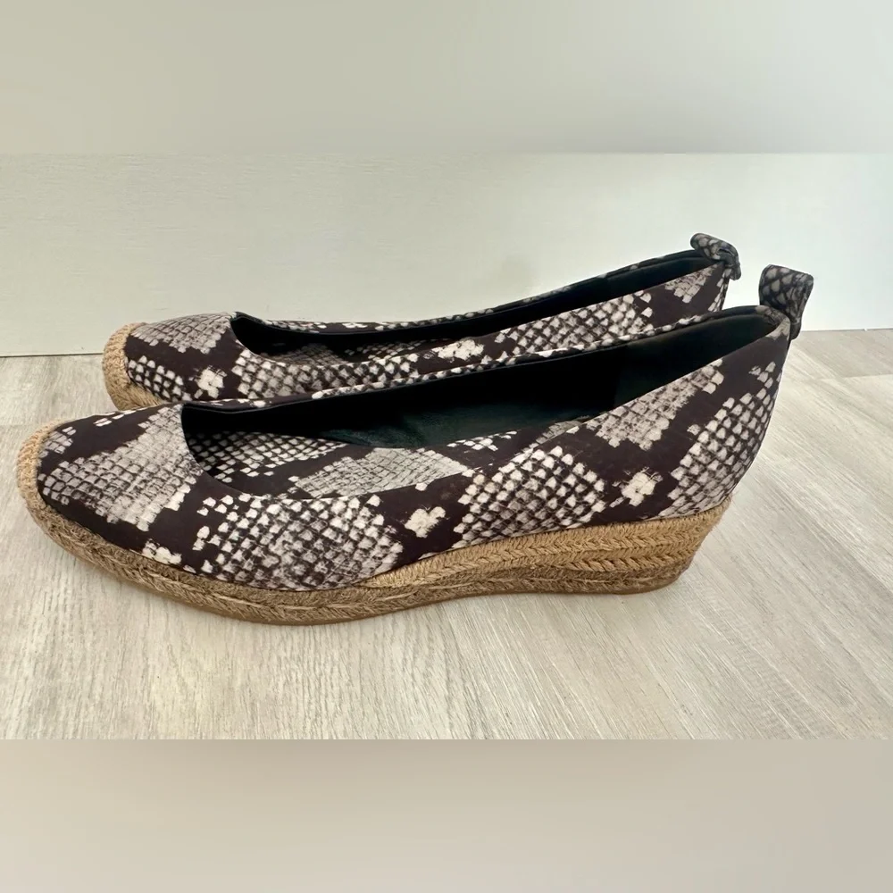 Tory Burch Snake Print Espadrille Wedges Flats Brown Cream Size 8.5 Slip